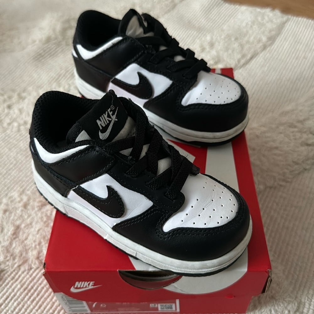 Nike dunk low pandas 7c